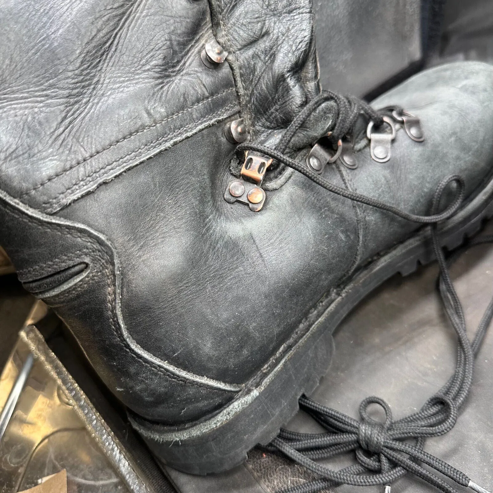 Austrian Army Black Leather Heavy Duty Combat Boots - Size EU 44 - UK 9.5