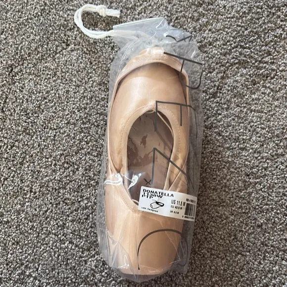 Capezio NEW girls  Donatello ballet Pointe shoes