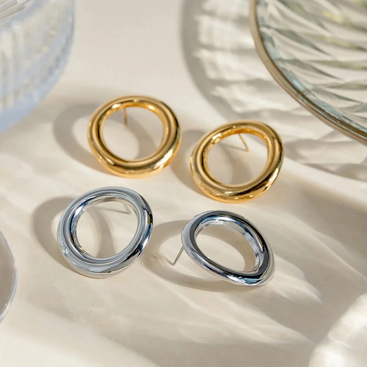 Charm Round Hollow Smooth Stud Earrings