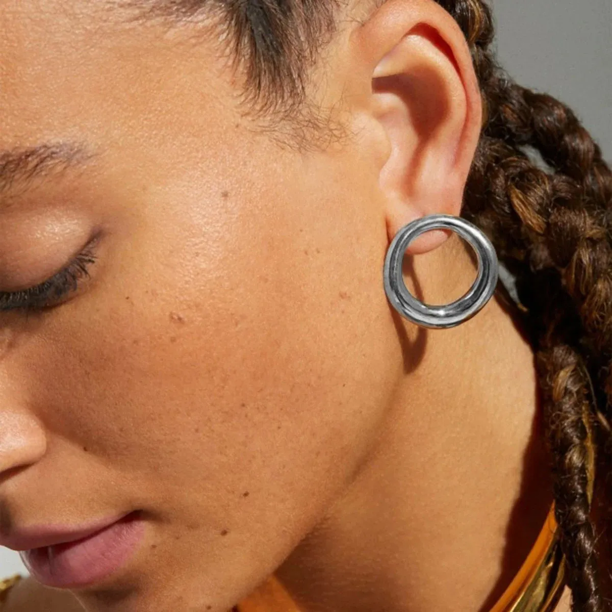 Charm Round Hollow Smooth Stud Earrings