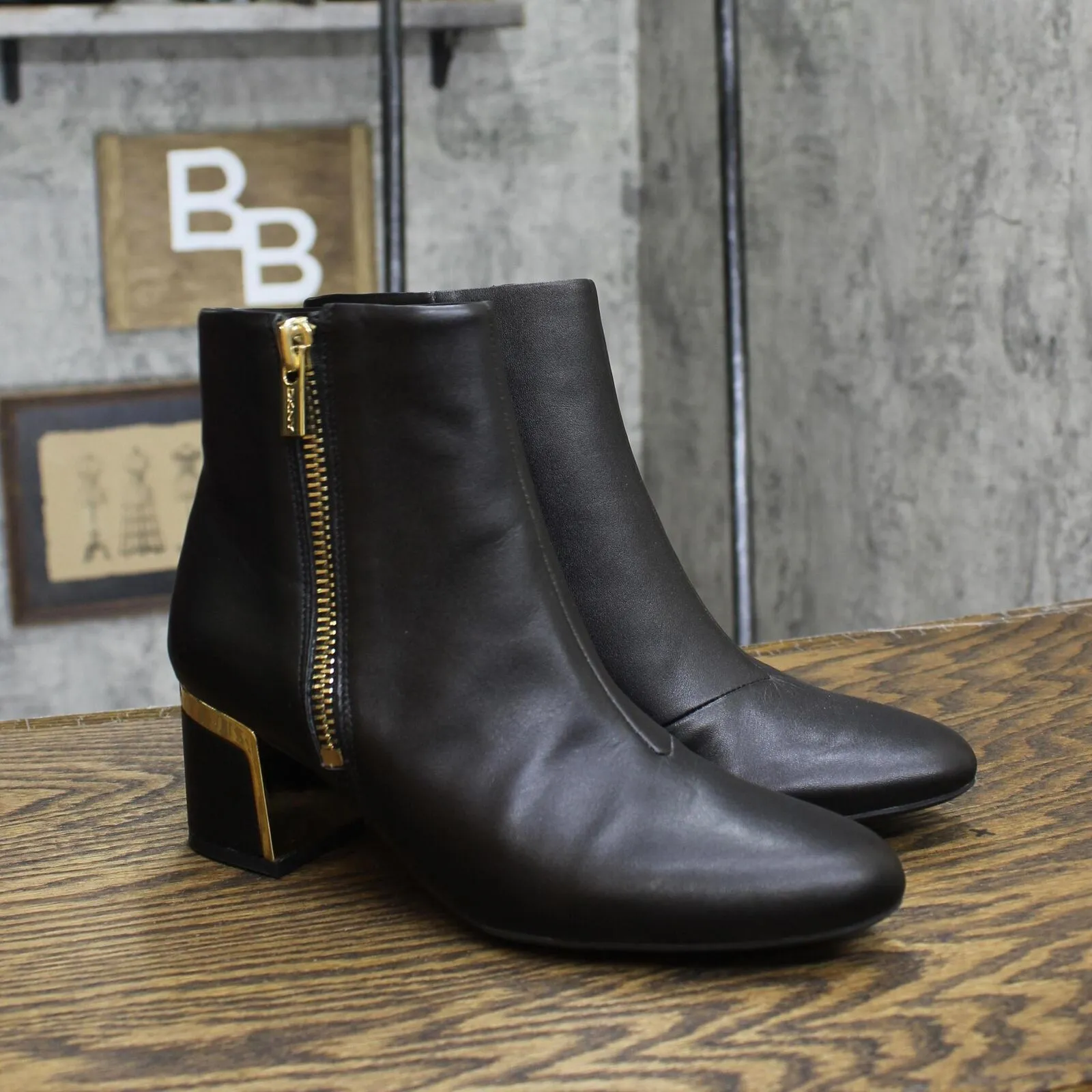 DKNY Womens Side Zip Crosbi Booties K3021605 Black Leather 8M