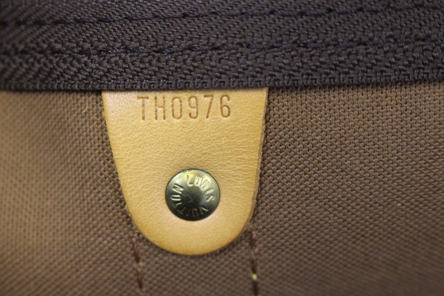 LOUIS VUITTON Monogram Canvas Keepall 60 Bandouliere Bag