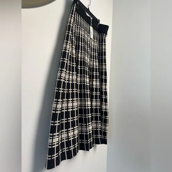 MAX STUDIO Midi Skirt In Black