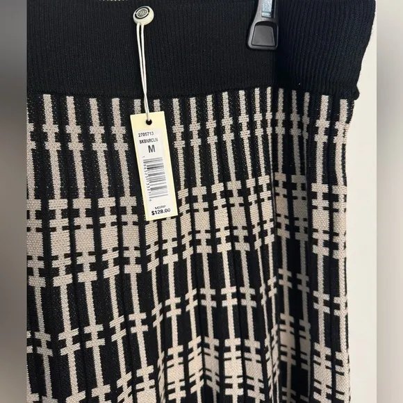MAX STUDIO Midi Skirt In Black