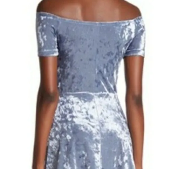 NWT Love...Ady velvet short sleeve off the shoulder mini dress size small (E38)