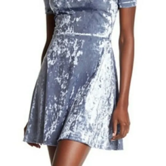 NWT Love...Ady velvet short sleeve off the shoulder mini dress size small (E38)