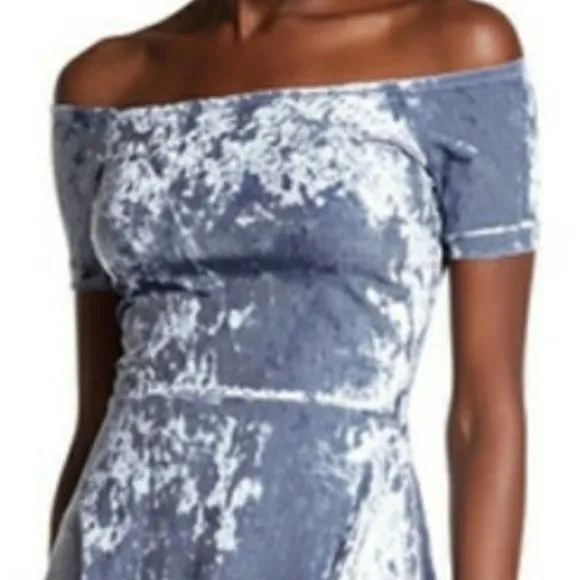 NWT Love...Ady velvet short sleeve off the shoulder mini dress size small (E38)