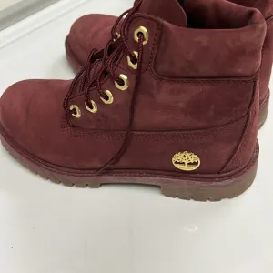 Timberland bootsIn good condition, but minor scuff as presented in the p…