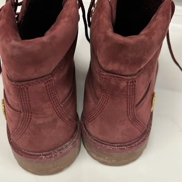 Timberland bootsIn good condition, but minor scuff as presented in the p…