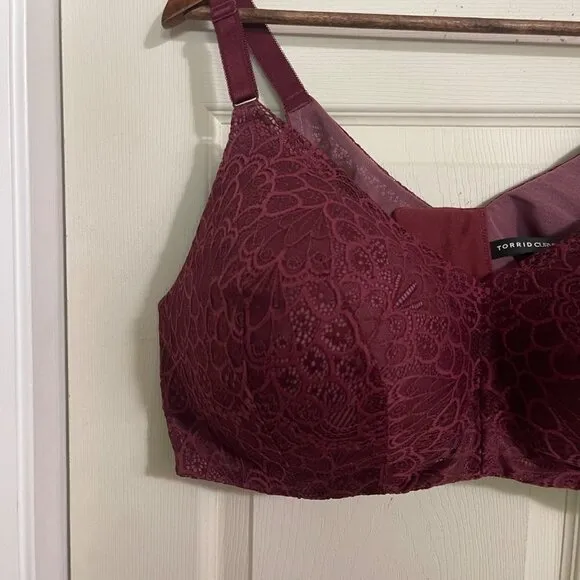 Torrid NWT Lace Red Back Smoothing Lightly Lined Everyday Wire-Free Bra Size 48D