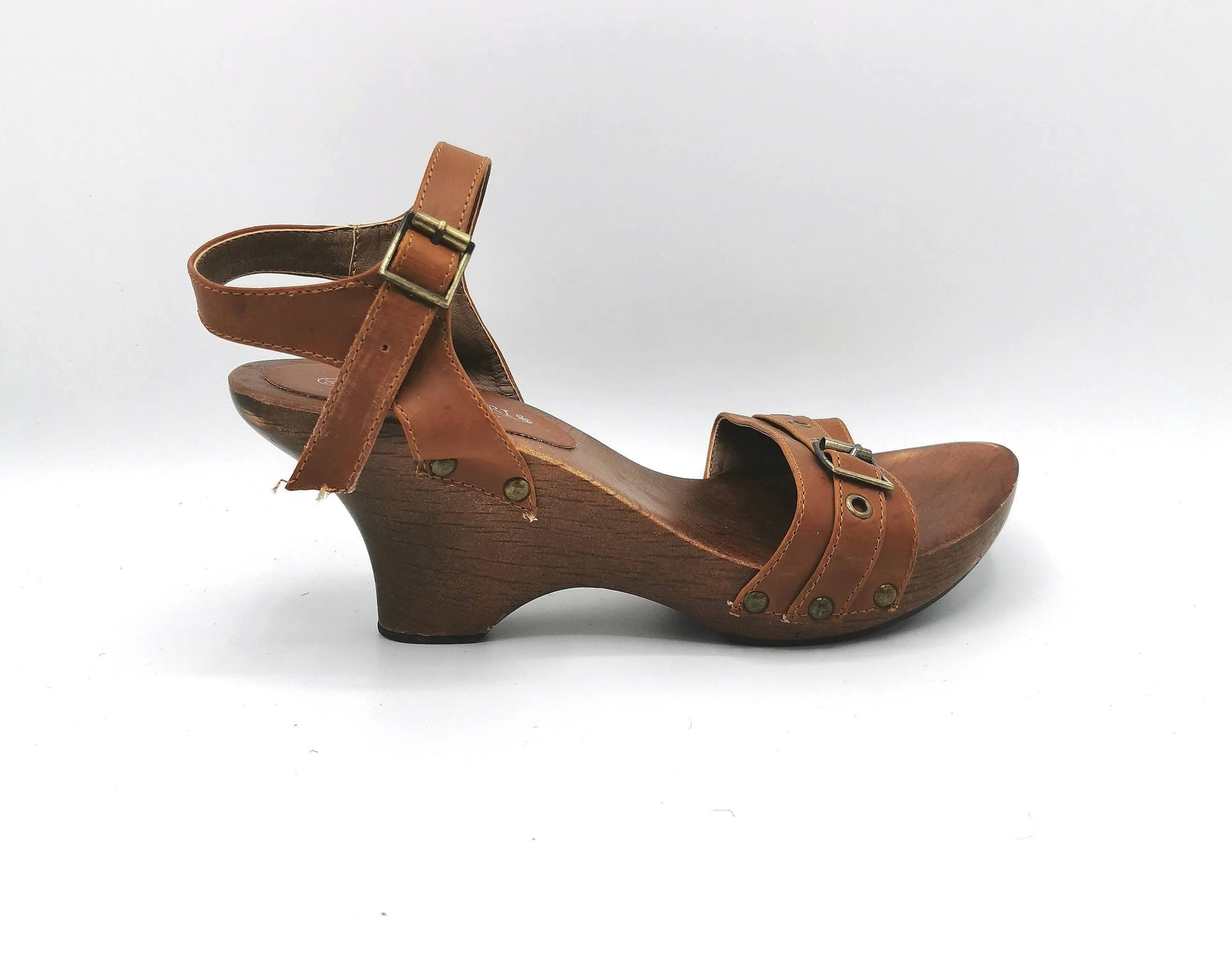 WOMENS SIZE 7.5 - AMOR PARIS, Wooden Sandals VGUC B39