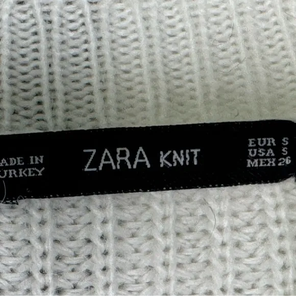 Zara Knit Sweater with Stripes - Cozy and Chic for Every Season